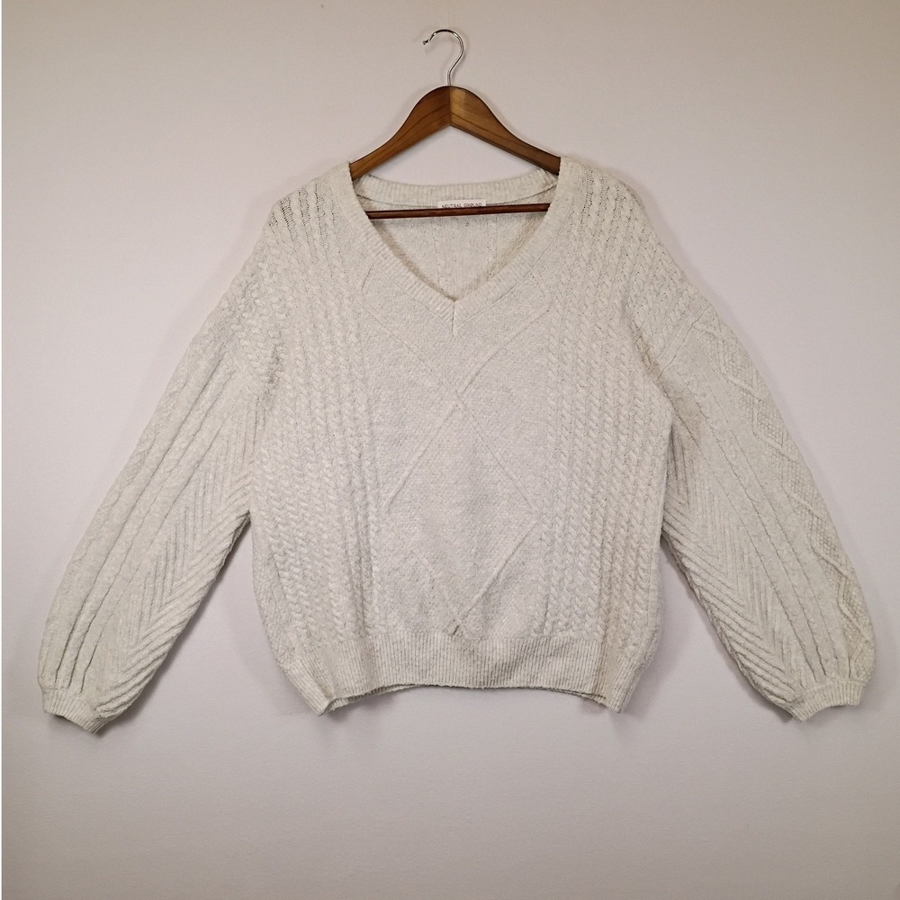 Cozy Coastal Neutral Ground Womens Large Ivory Cable Knit V-Neck Sweater